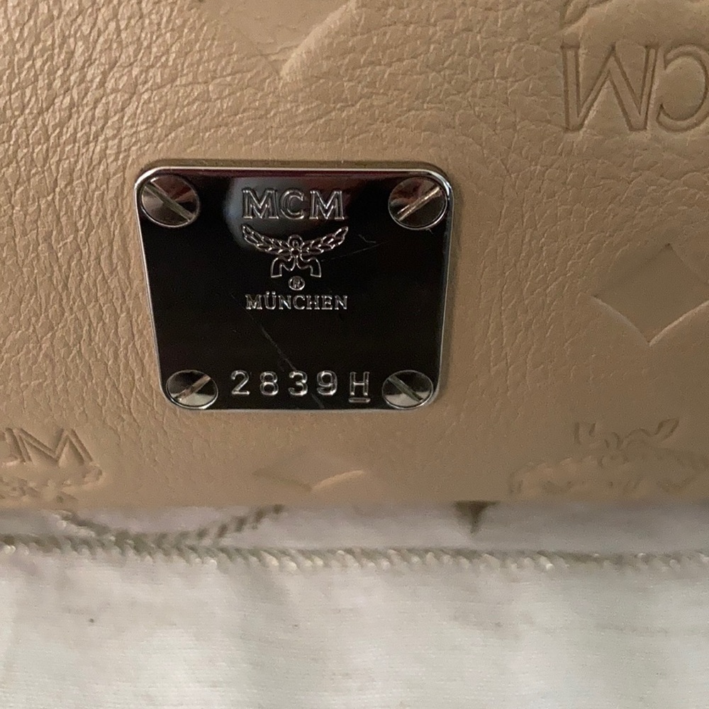 purse - Picture 2 of 8